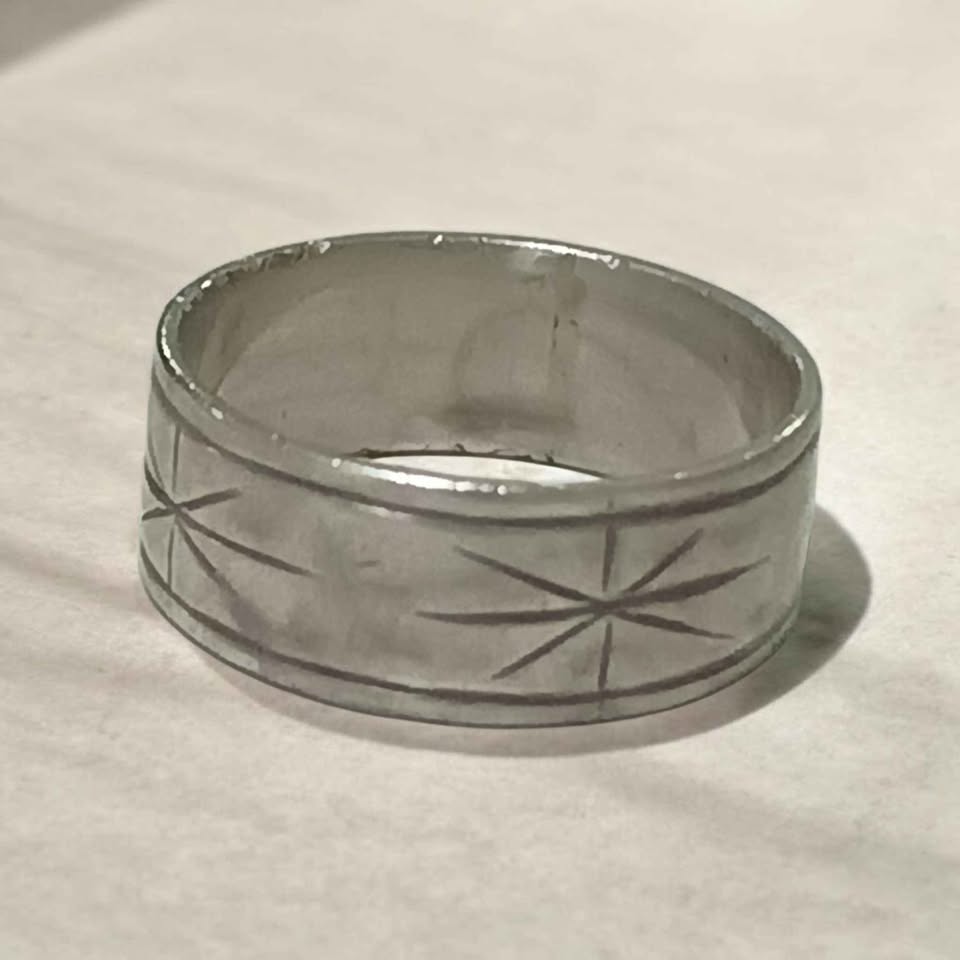 Plata Argolla con detalles de figuras .925 5g