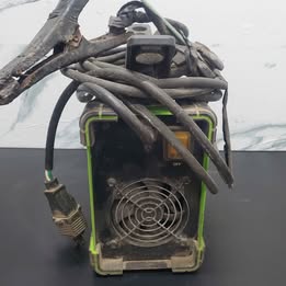 MAQUINA PARA SOLDAR FORNEY CON CABLE DE TIERRA Y PORTA ELECTRODO