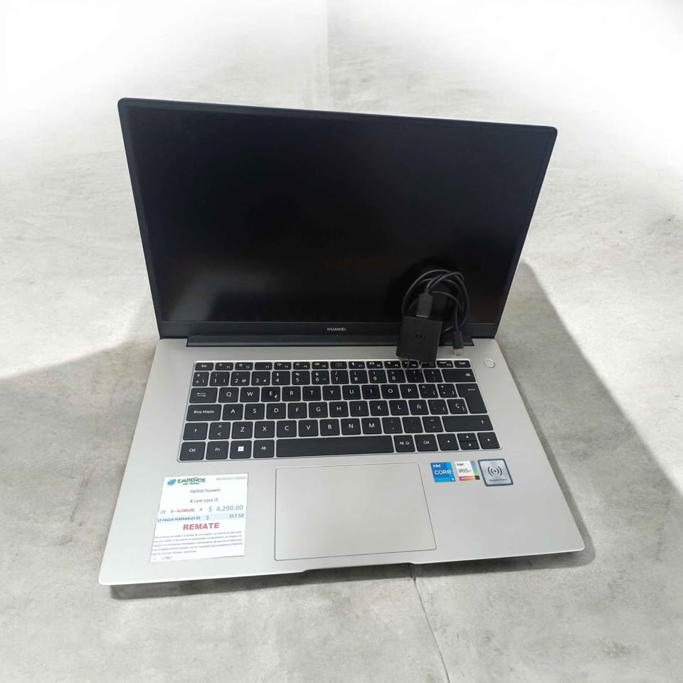 Laptop Huawei 8 ram core i5 sin cargador