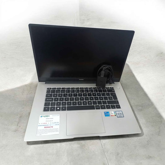 Laptop Huawei 8 ram core i5 sin cargador
