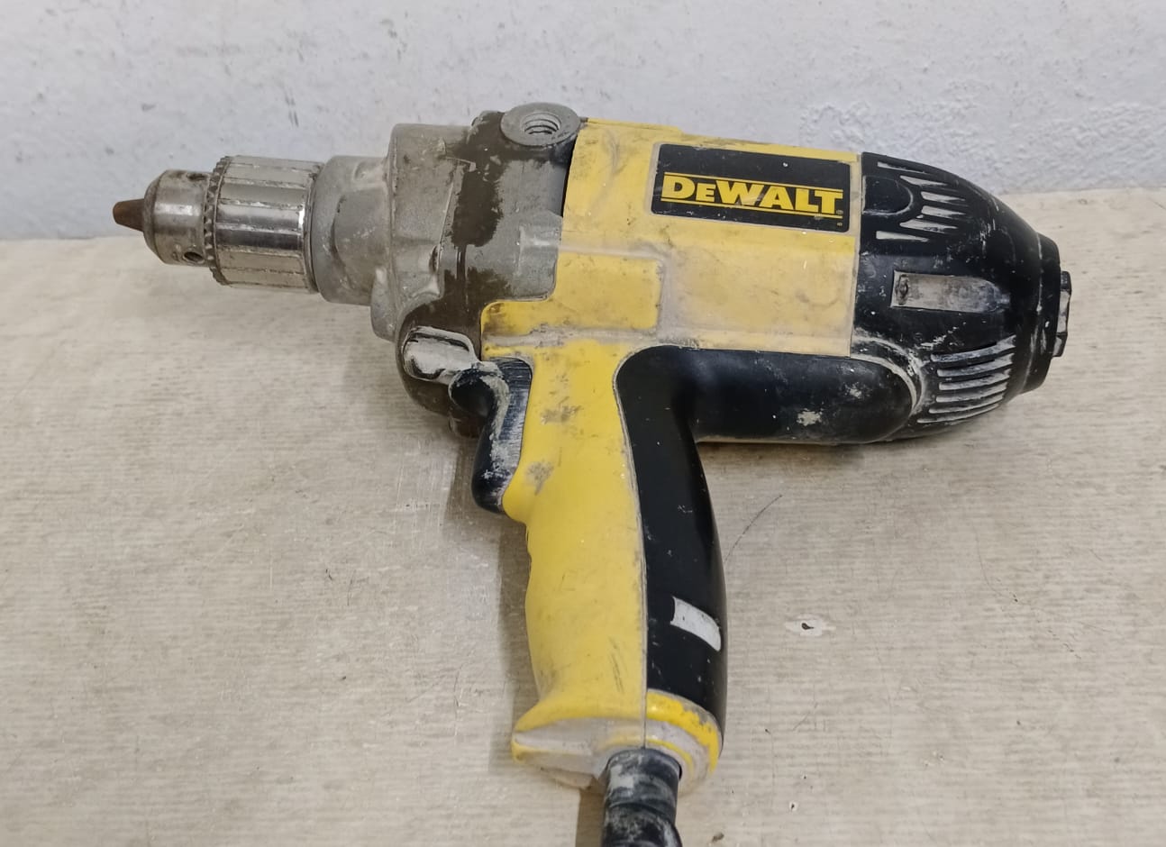 Batidor de mezcla DEWALT dw130-b3, usado
