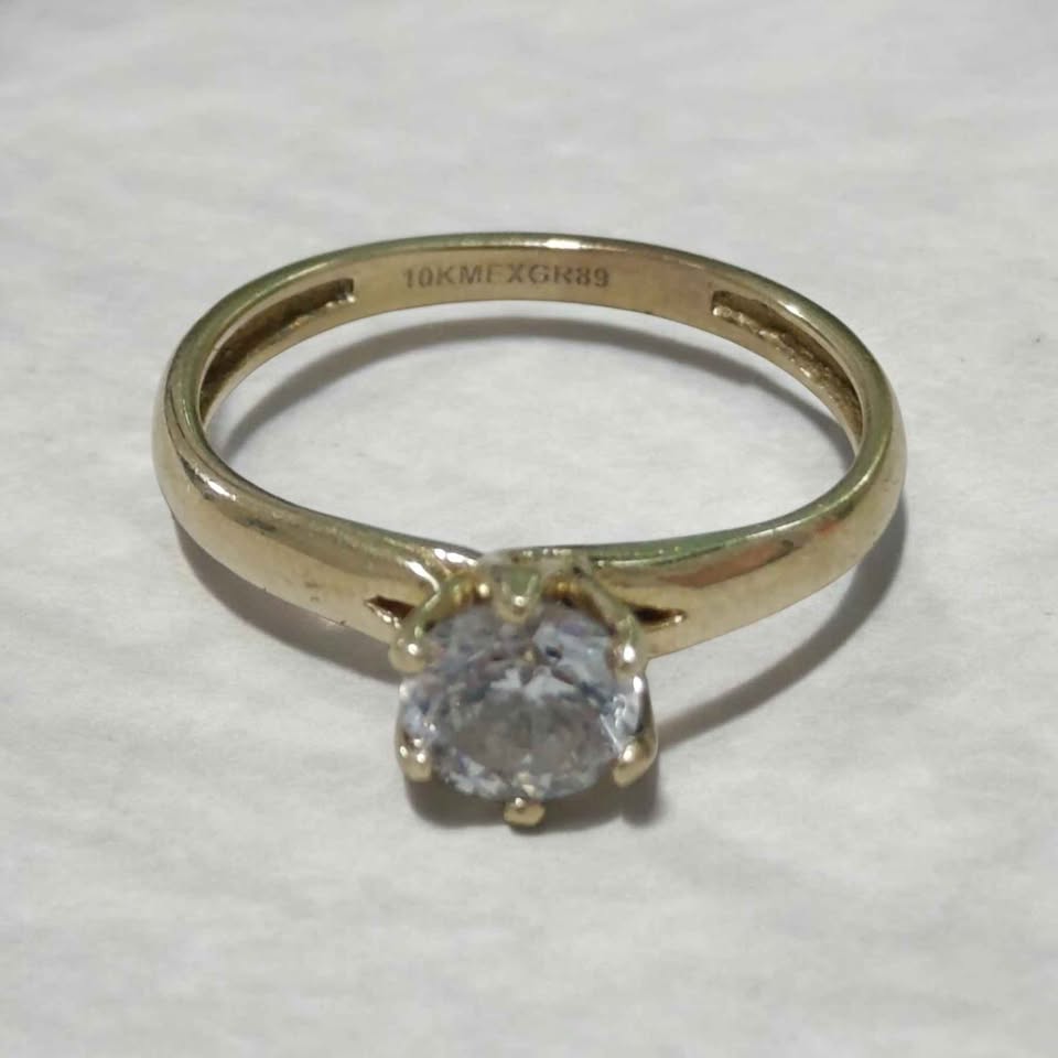 Oro anillo con piedra 10k 1.9g