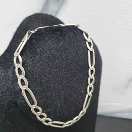 PULSERA DE PLATA CON PESO DE 12 GRAMOS CON 24 CM DE LONGITUD