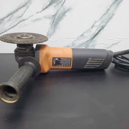 ESMERIL TRUPER CON MANILLAR Y DISCO MODELO ESMA-4-1/2A9