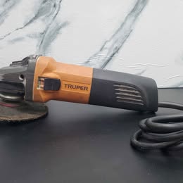 ESMERIL TRUPER CON MANILLAR Y DISCO MODELO ESMA-4-1/2A9