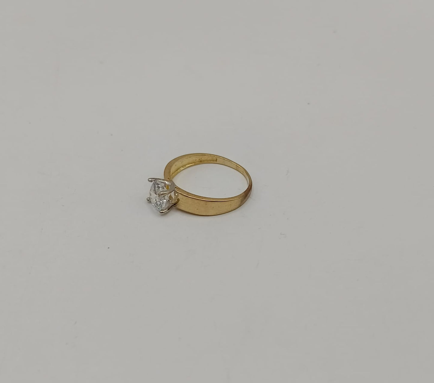 Anillo solitario ORO 10k peso 1.5gr, usado