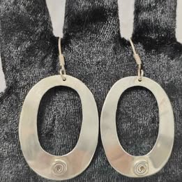 Aretes de círculo hueco