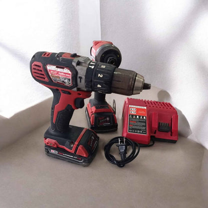 Herramienta kit de desarmador y taladro inalámbrico Milwaukee 2 pilas y cargador