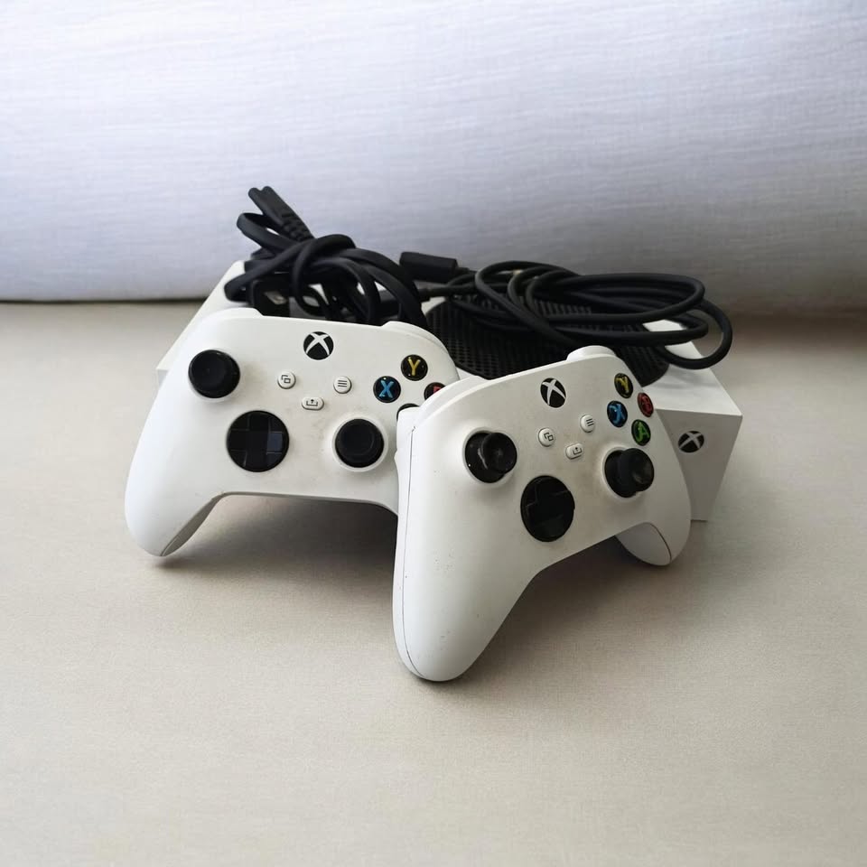 VIDEOJUEGO XBOX SERIES S 512GB 2 CONTROLES Y SUS CABLES
