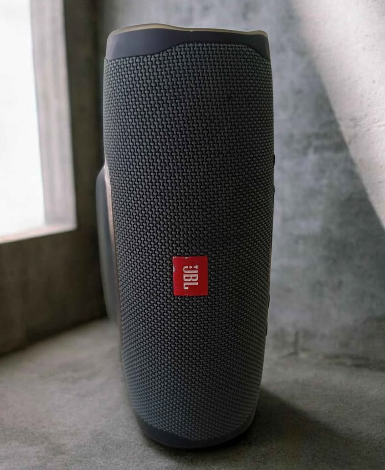 Bocina JBL charge essencial 2