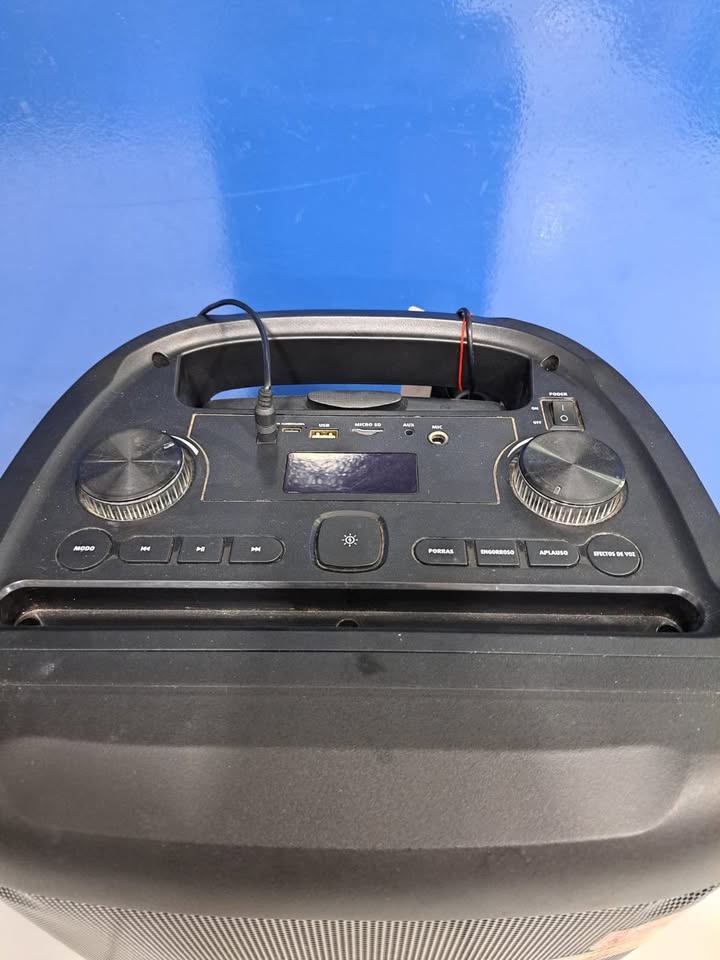 BOCINA KAISER con cable de cargador