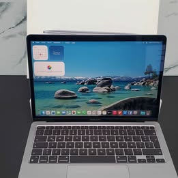 MACBOOK AIR DE 13 PULGADAS CON 256 GB DE ALMACENAMIENTO Y 8 GB DE RAM EN CAJA