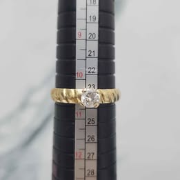 💍 ANILLO DE ORO DE 10 KILATES CON PESO DE 4.4 GRAMOS DEL NÚMERO 10.5