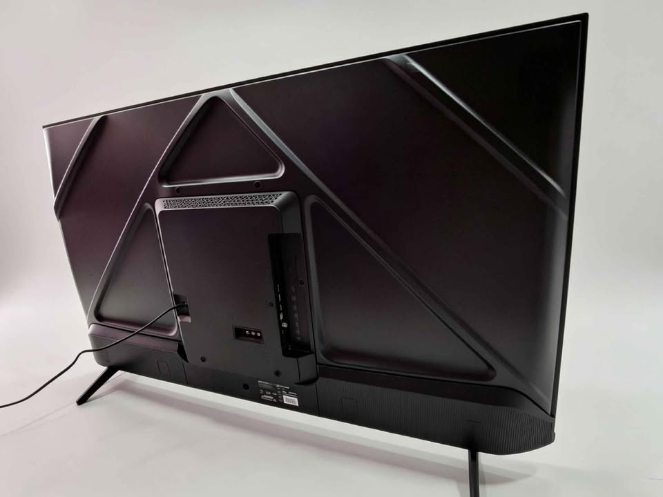 PANTALLA HISENSE SMART TV 55 PULGADAS CON CONTROL.