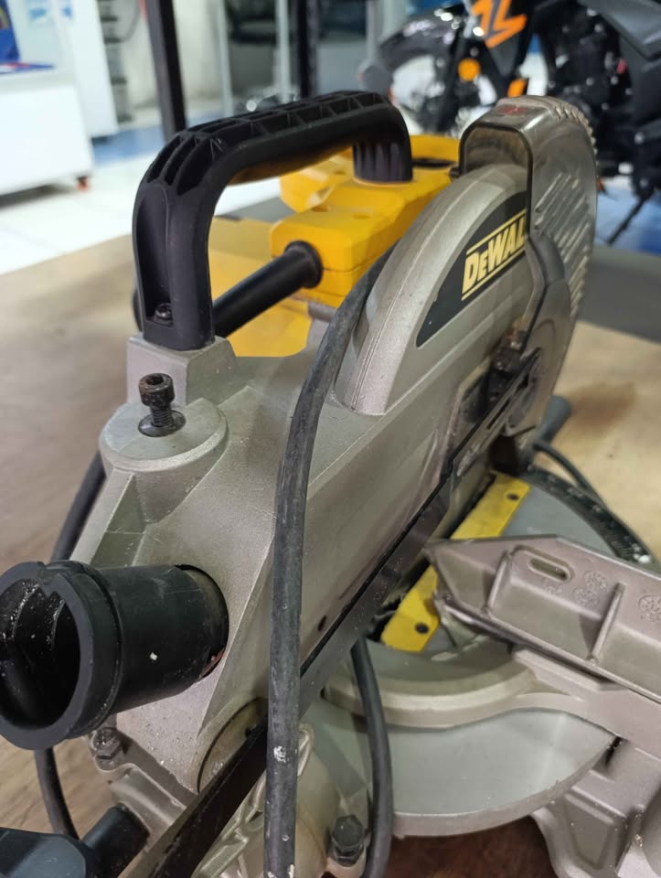 Sierra inglete DeWalt DW714