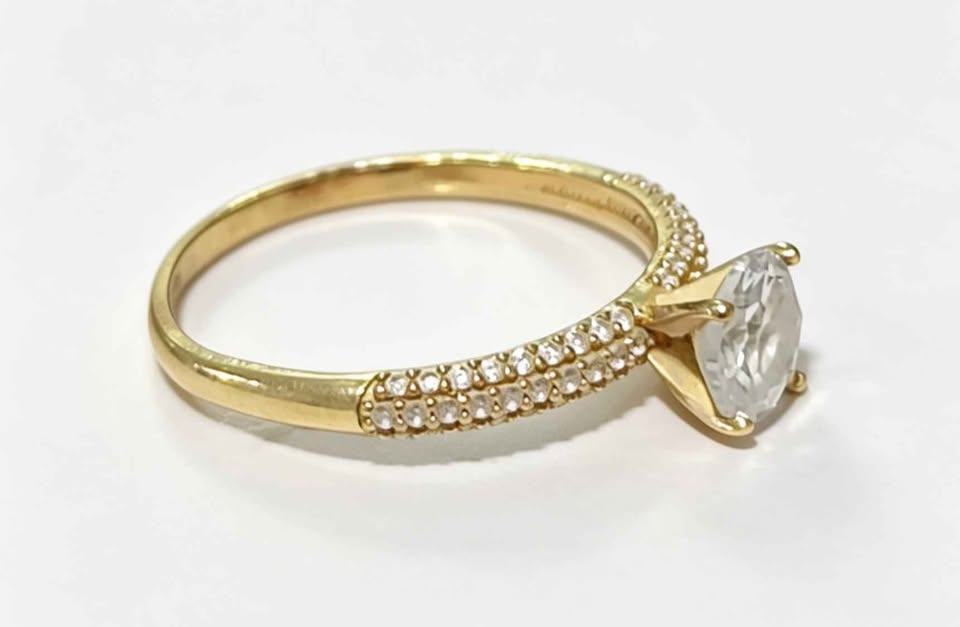 Oro anillo solitario 10k 1.7grs