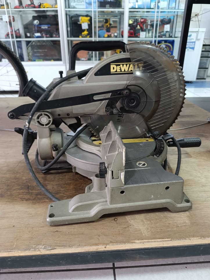 Sierra inglete DeWalt DW714