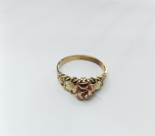 💍 Anillo con Rosa en Oro 10K – Talla 10