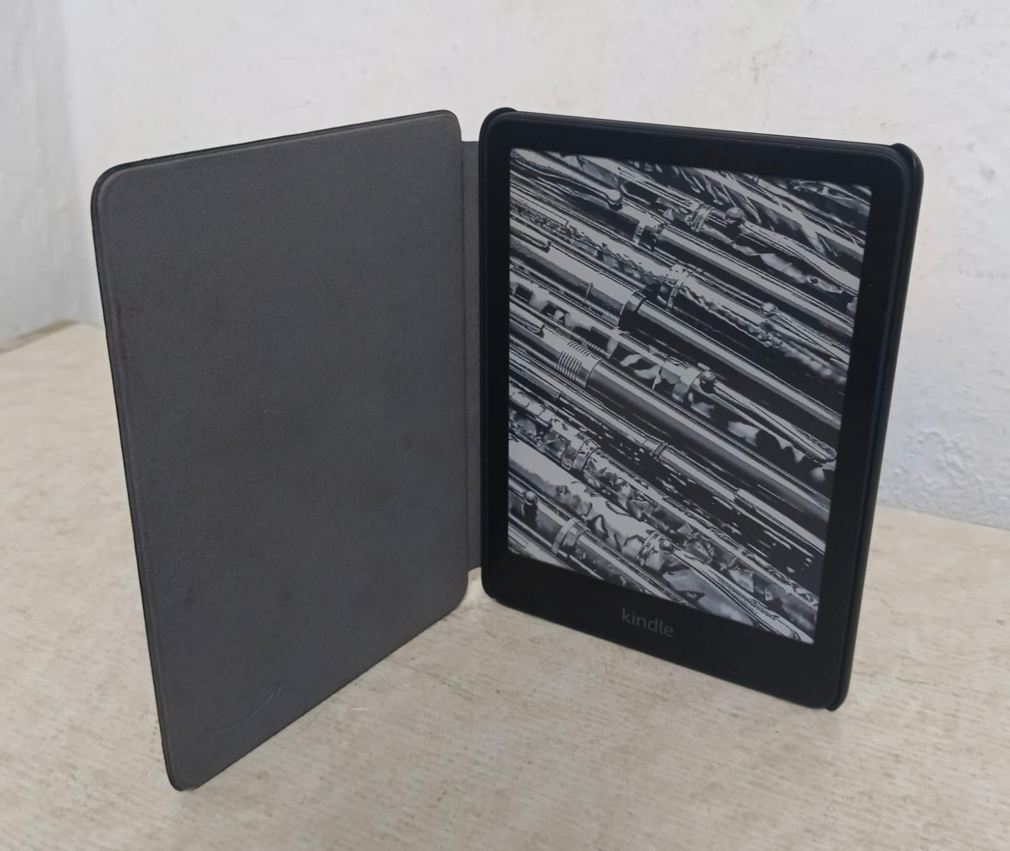 My book kindle 12a generacion con funda, usado