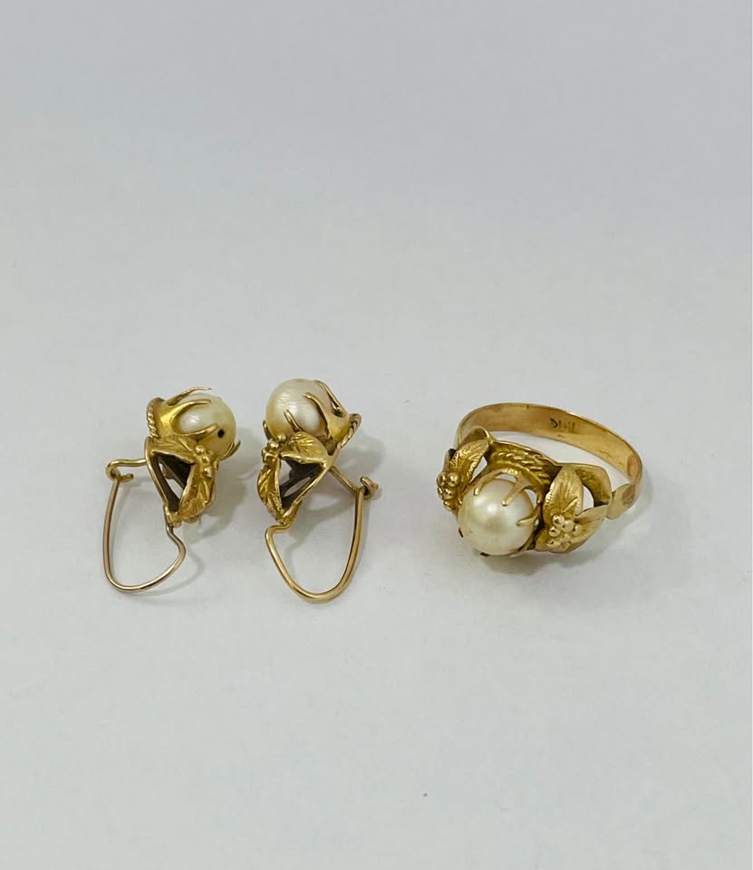 Par de aretes y Anillo #7/ 18 k /9.20gr