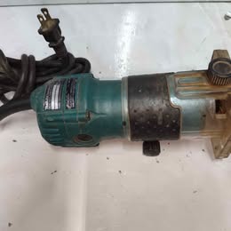 Router makita