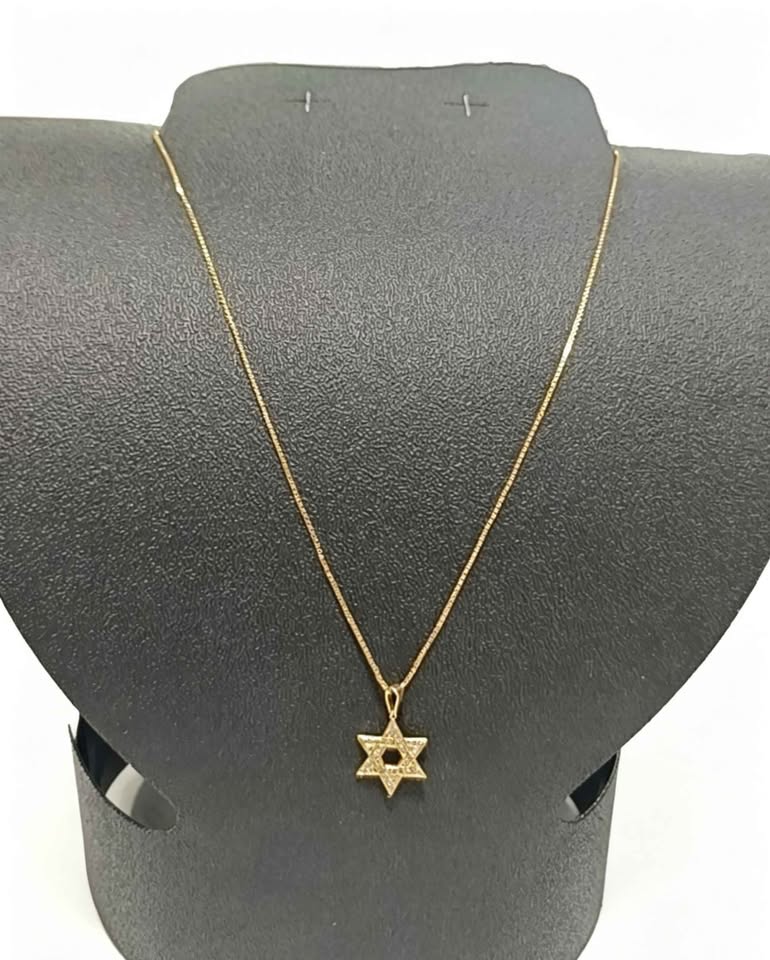 Oro Cadena y Dije estrella 💫 3.7 grms