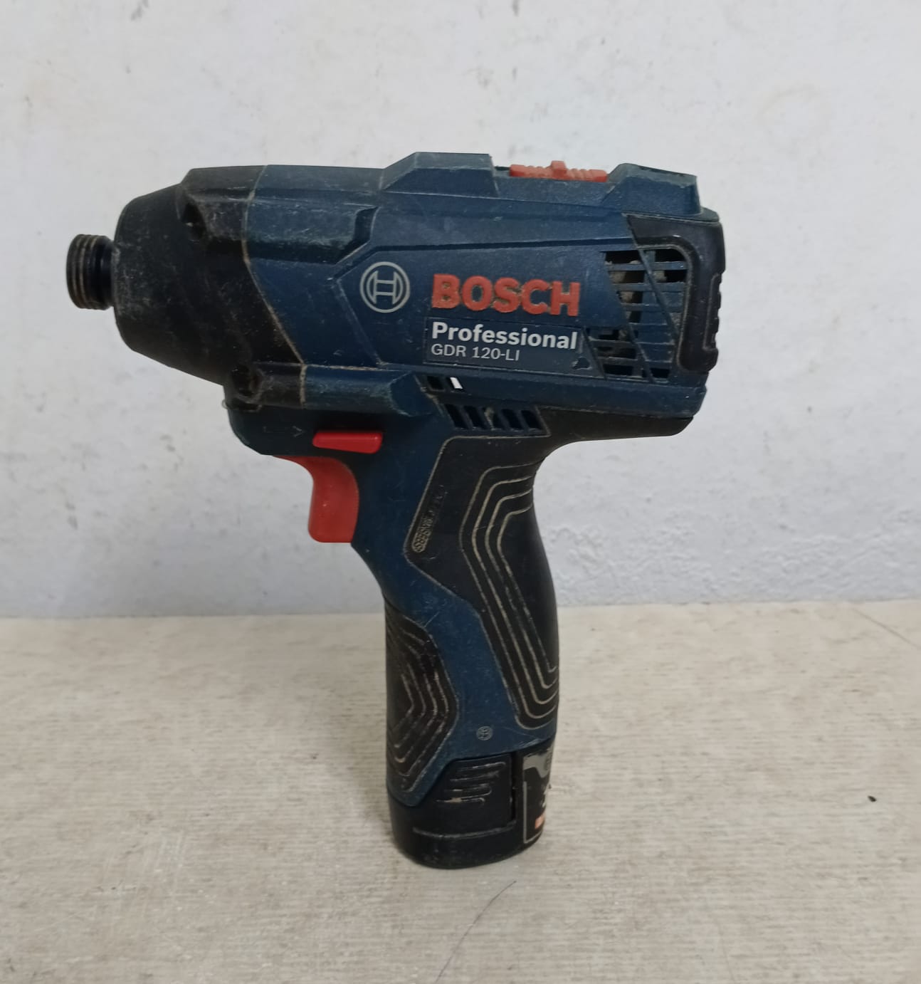 Atornillador inalambrico BOSCH gdr-120 li, usado