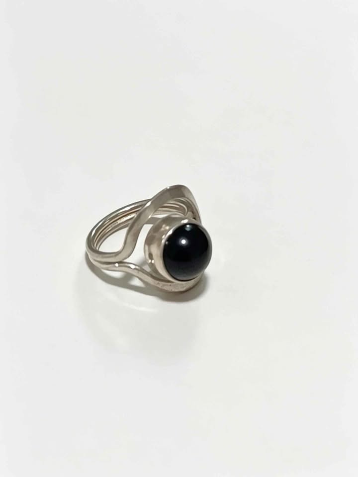 ✨ Plata Anillo con Piedra Sintética Negra .925 – 4.9 g ✨