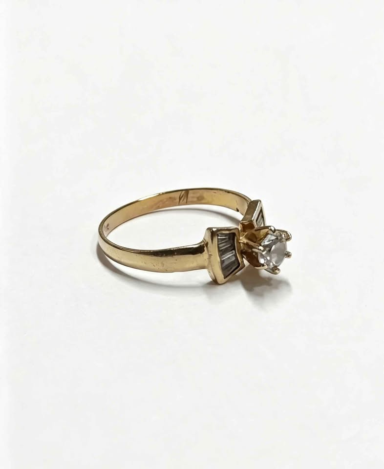 Oro Anillo 10K Peso 1.4 Gramos USADO