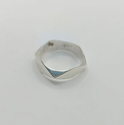Anillo con diseño PLATA 925 peso 3.1gr