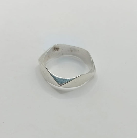 Anillo con diseño PLATA 925 peso 3.1gr