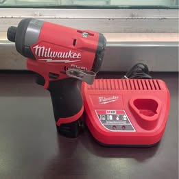 Atornillador de Impacto inalámbrico Milwaukee-Usado