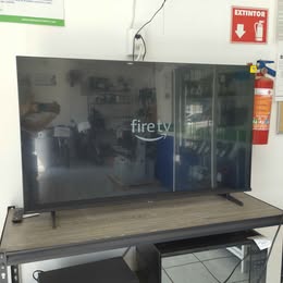Pantalla  50 pulgadas hisense  con  control