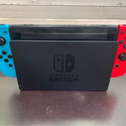 Nintendo Switch en Caja (sin cargador)-Usado