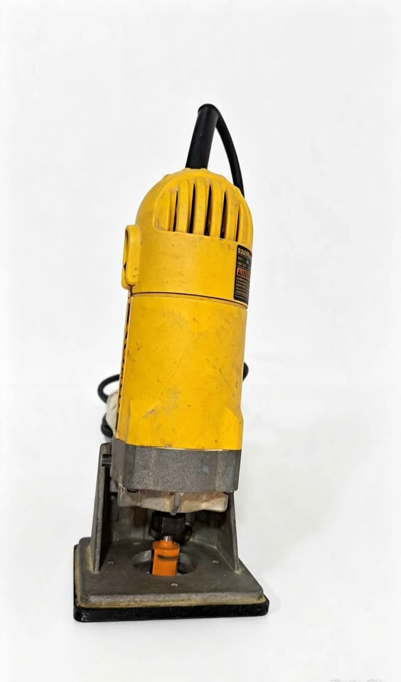 ROUTER DEWALT