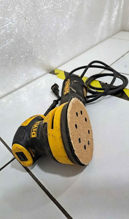 LIJADORA ORBITAL DEWALT