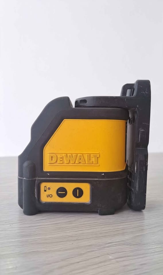 LÁSER DEWALT DW088