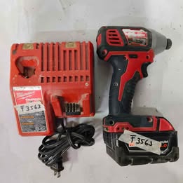 Taladro con pila y cargador Milwaukee