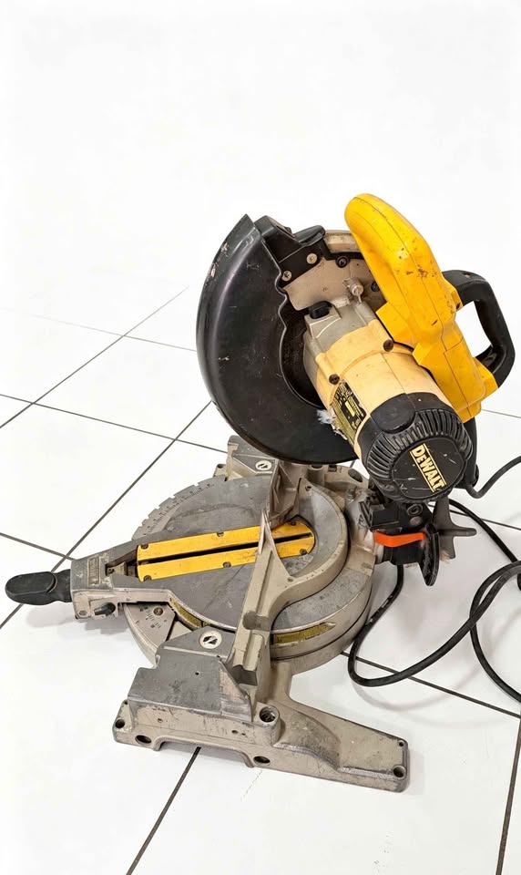 SIERRA INGLETE DEWALT