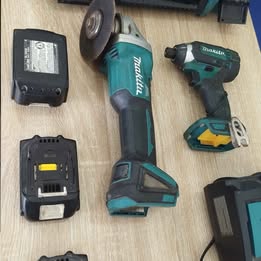 Grillo esmeril con 3 bat cargador y taladro Makita
