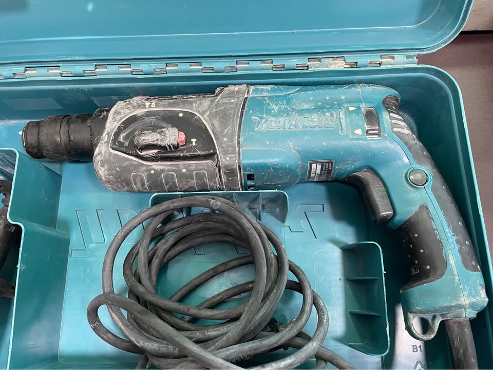 Taladro Makita con estuche incluye brocas-USADO