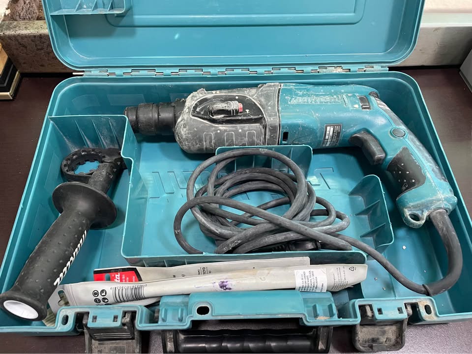 Taladro Makita con estuche incluye brocas-USADO