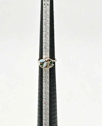 Oro anillo piedras verdes y multicolor 10k 2.2g