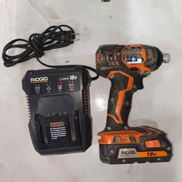 Atornillador de impacto RIDGID con pila y cargador