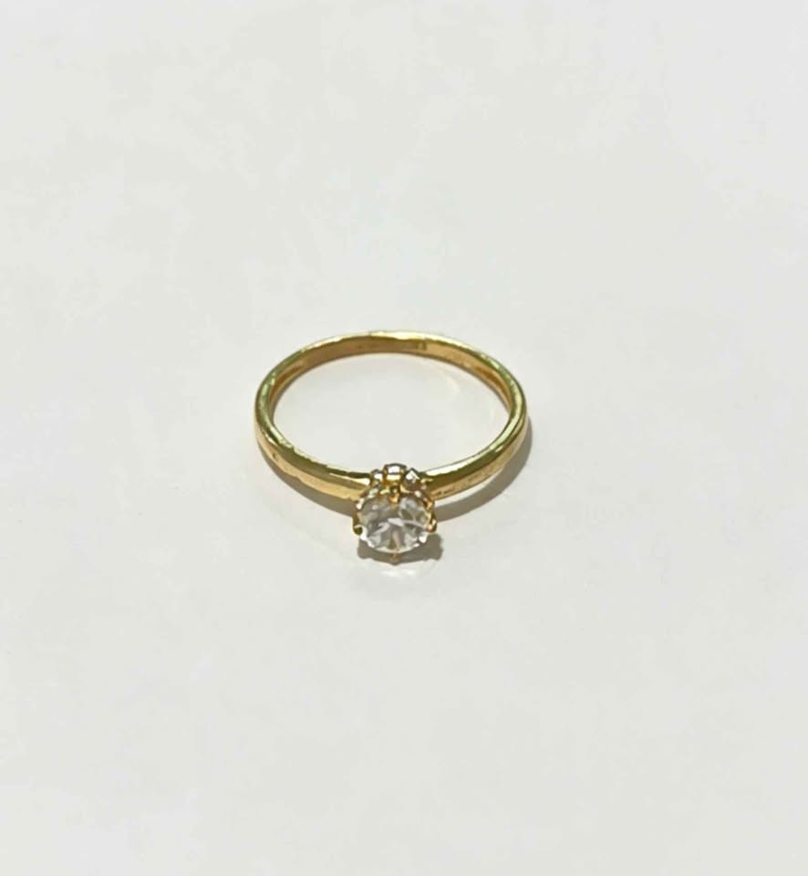 Oro anillo tipo solitario 10k 1g