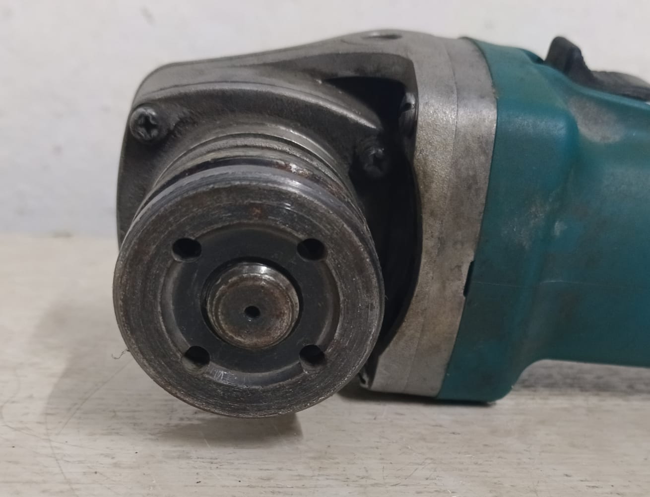 Mini esmeril MAKITA ph5797 sin disco, usado