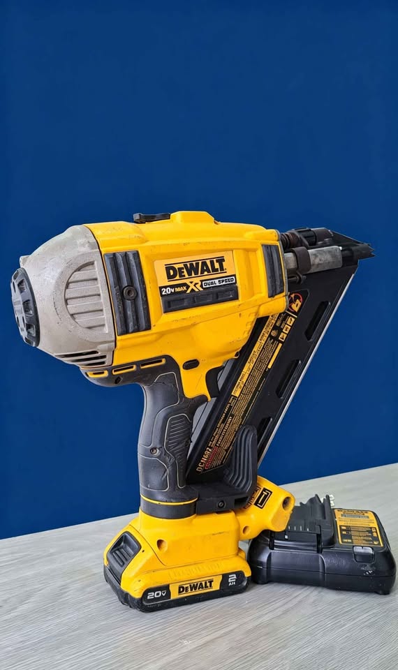 CLAVADORA DEWALT