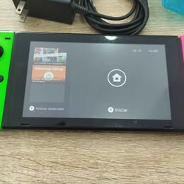 Nintendo switch con cargador. Cable 1 juego