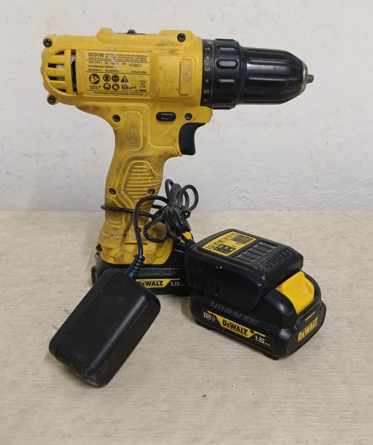 Taladro inalambrico DEWALT dcd700, usado