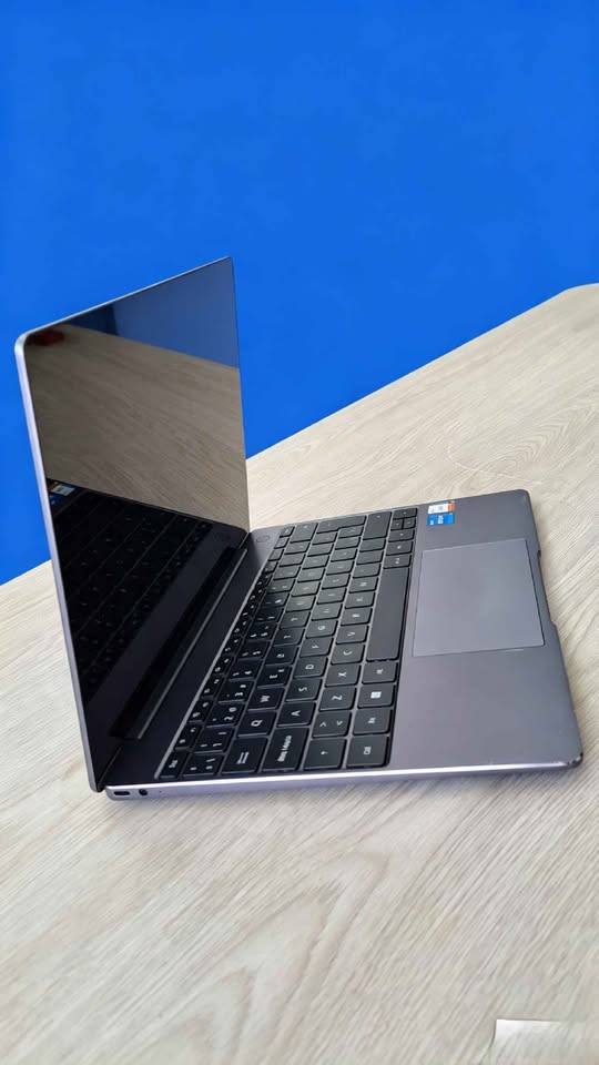 LAPTOP HUAWEI 120GB 8 RAM